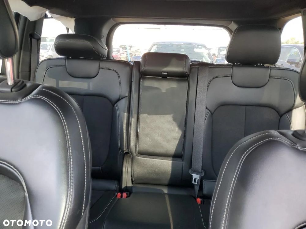 Jeep Grand Cherokee - 11