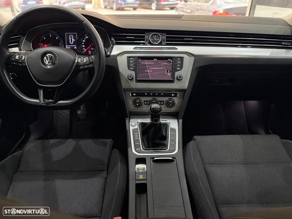 VW Passat Variant 1.6 TDI BlueMotion - 21