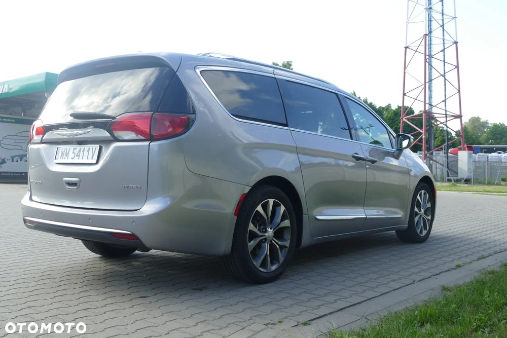 Chrysler Pacifica - 10