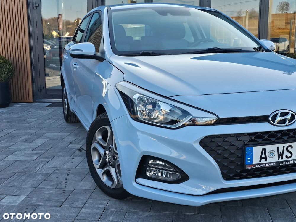 Hyundai i20 blue 1.2 Trend - 19
