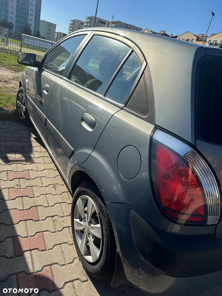 Kia Rio - 3