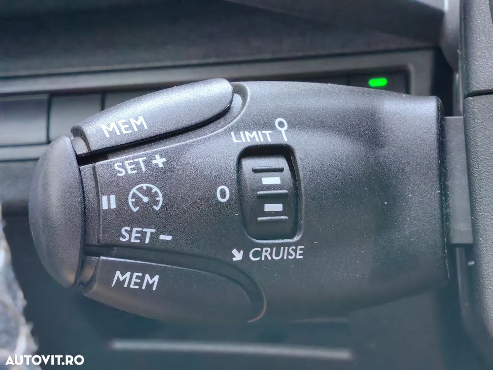 Peugeot 5008 PureTech 130 Stop & Start GPF EAT8 Allure Business-Paket - 34