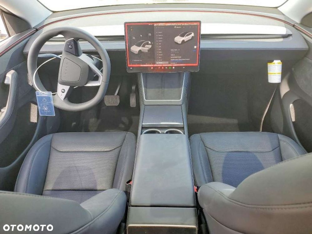Tesla Model Y - 7