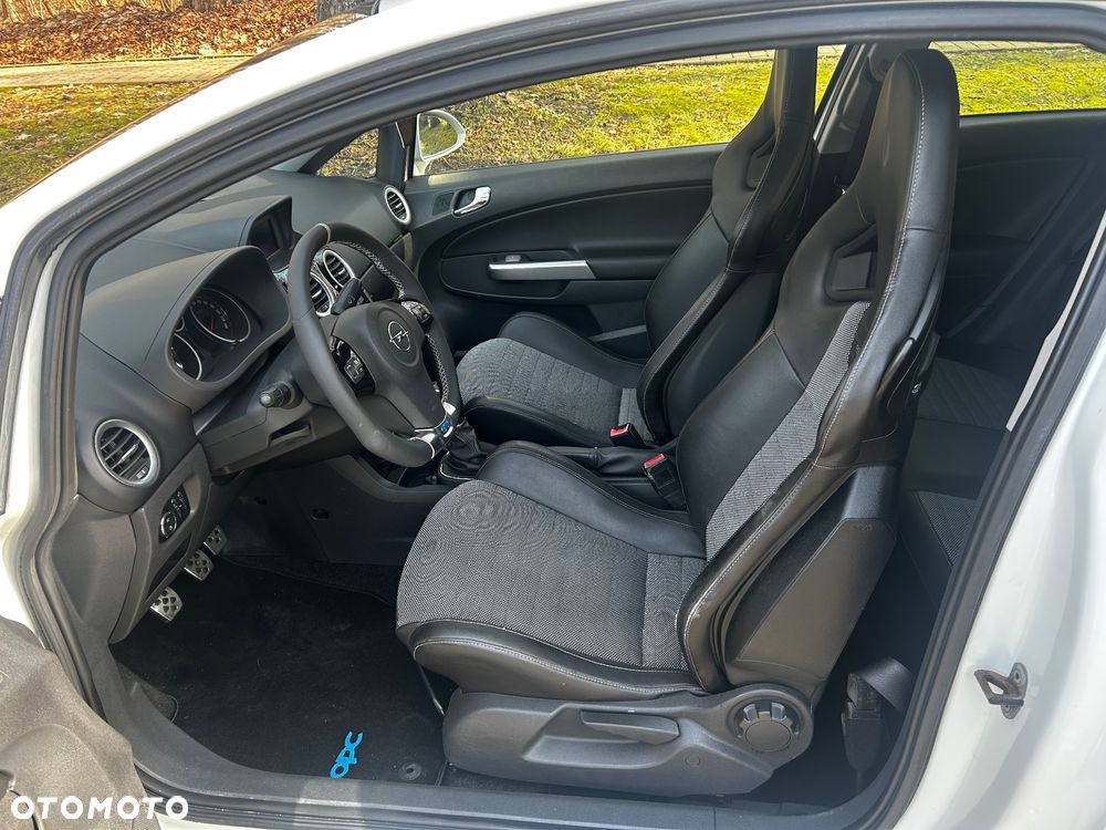 Opel Corsa 1.6 Turbo OPC - 10