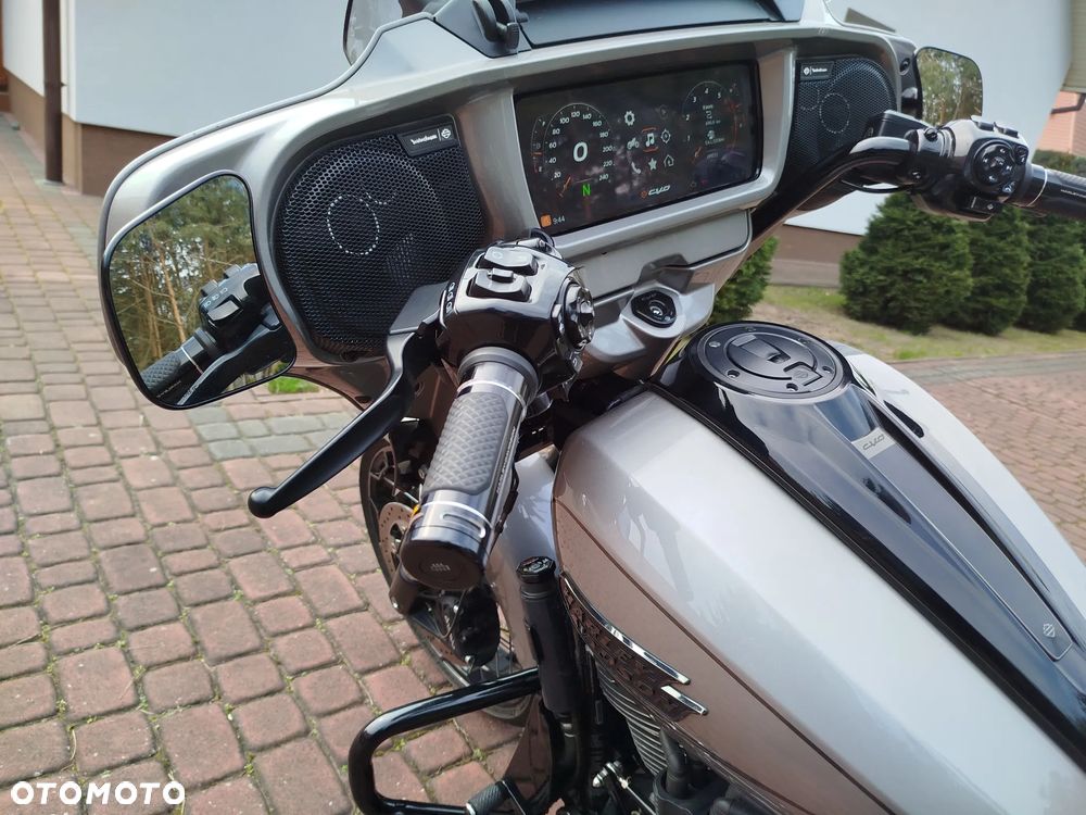 Harley-Davidson Touring Street Glide - 4