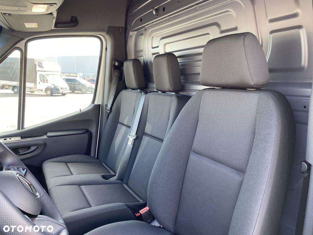 Mercedes-Benz Sprinter - 11