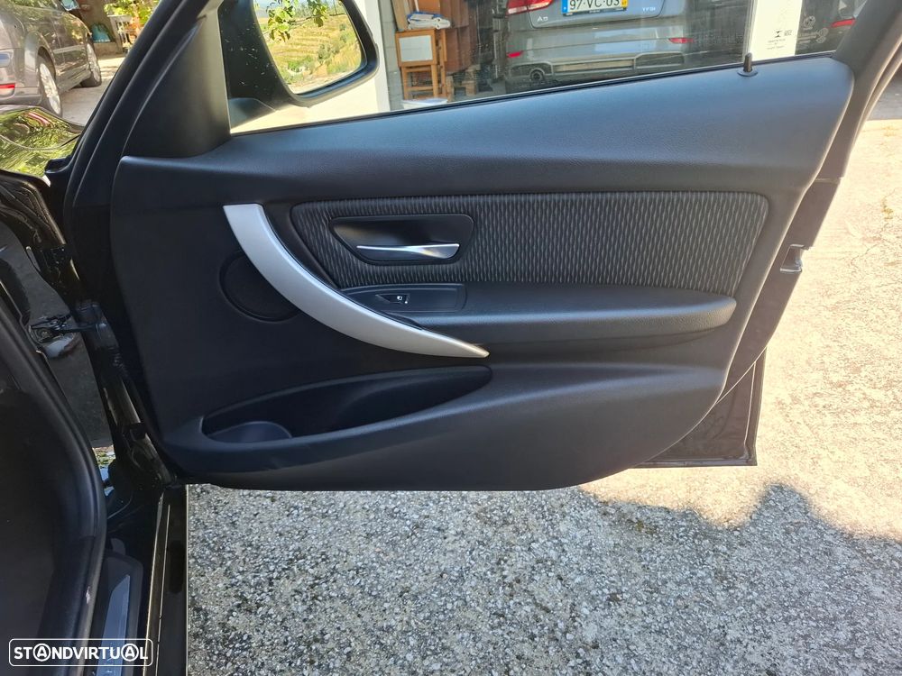 BMW 330 - 16