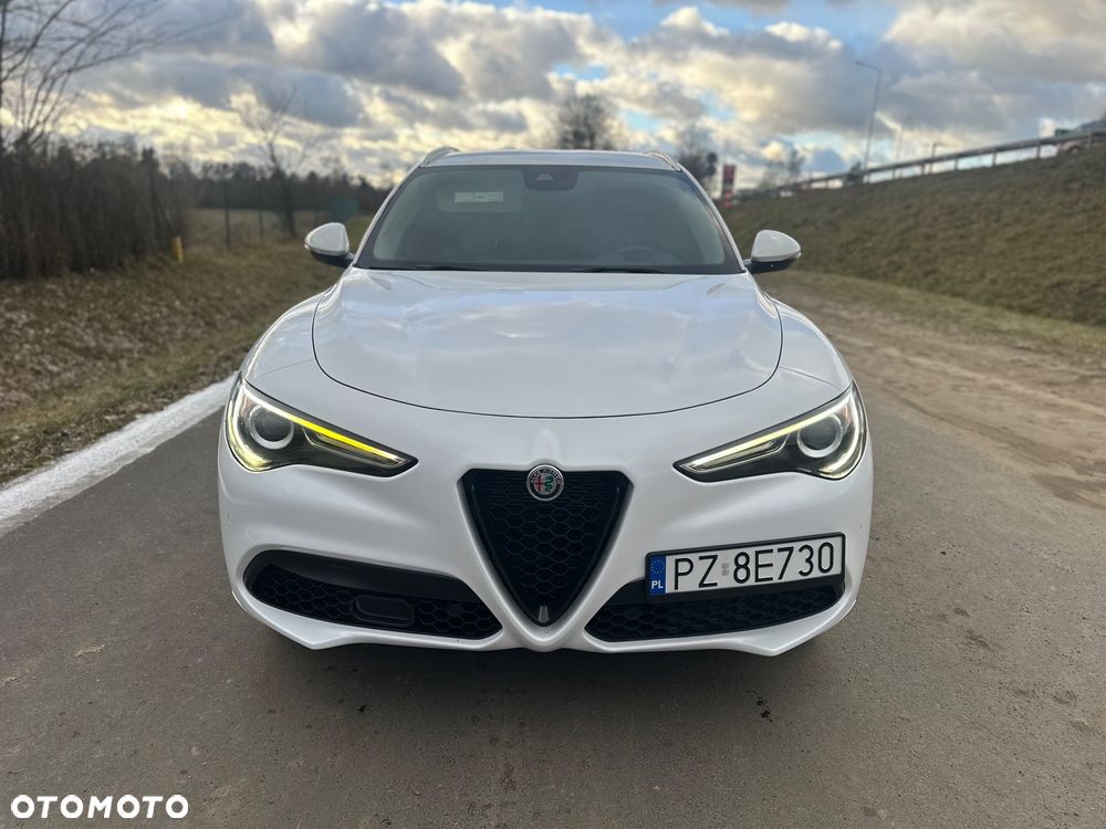 Alfa Romeo Stelvio 2.0 Turbo 16V AT8-Q4 B-Tech - 2