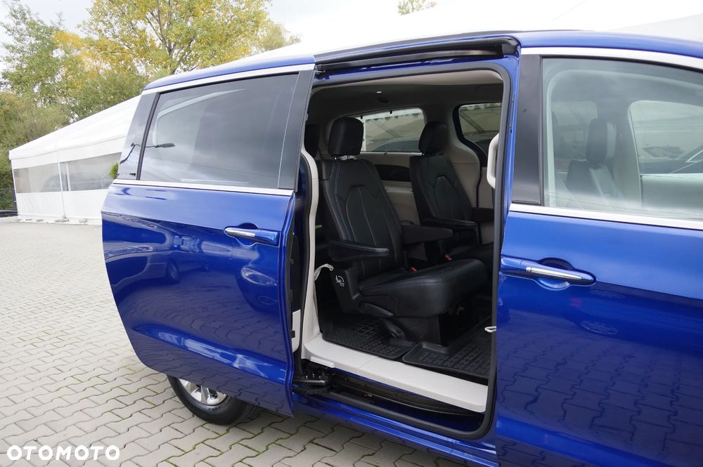 Chrysler Pacifica - 30