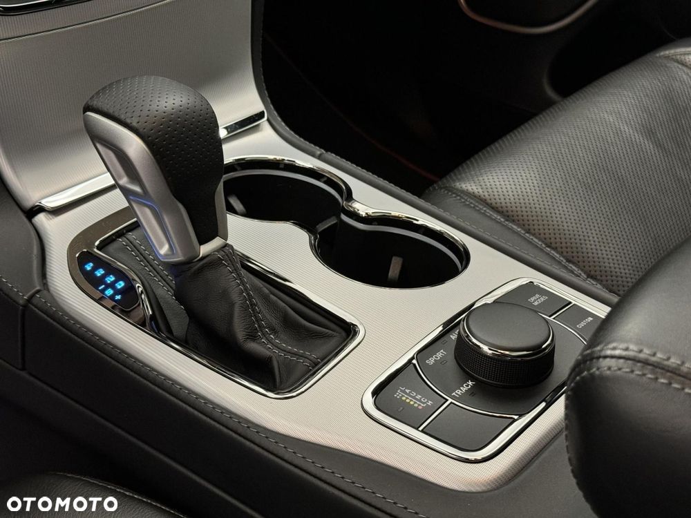 Jeep Grand Cherokee - 22