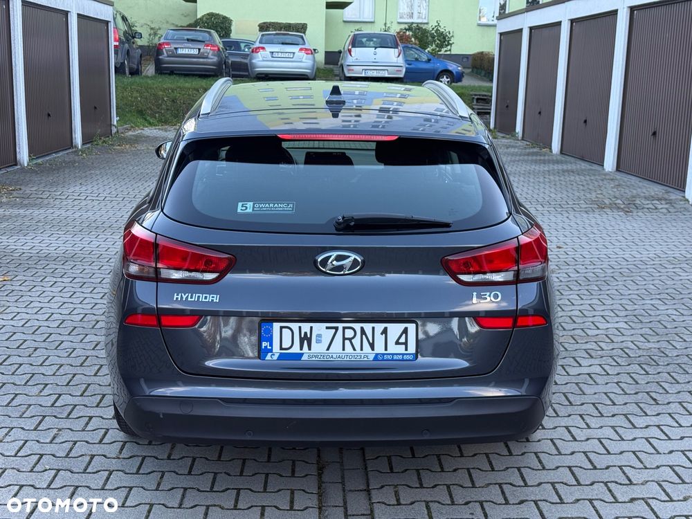 Hyundai i30 1.5 DPI Classic + - 22