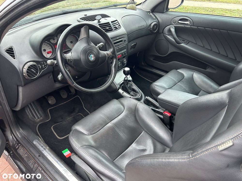 Alfa Romeo GT 1.9 JTD M-Jet Distinctive - 8