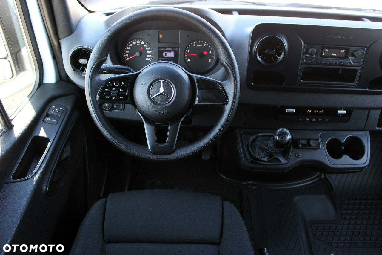 Mercedes-Benz Sprinter - 9