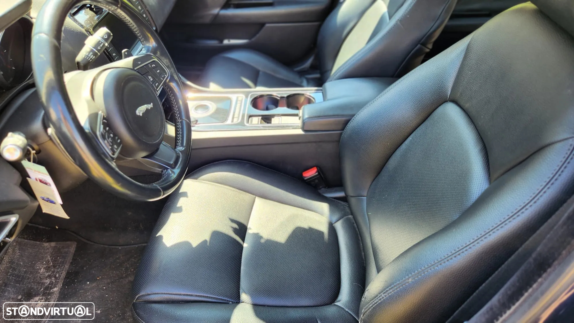 Jaguar XE - 8