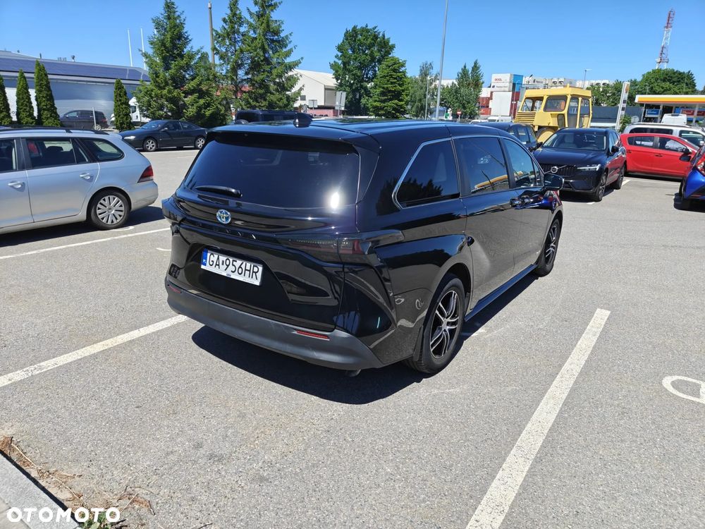 Toyota Sienna - 5