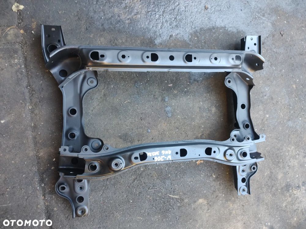 MERCEDES C W206 AMG  WÓZEK SANKI ŁAWA TRAWERS PRZÓD - 1