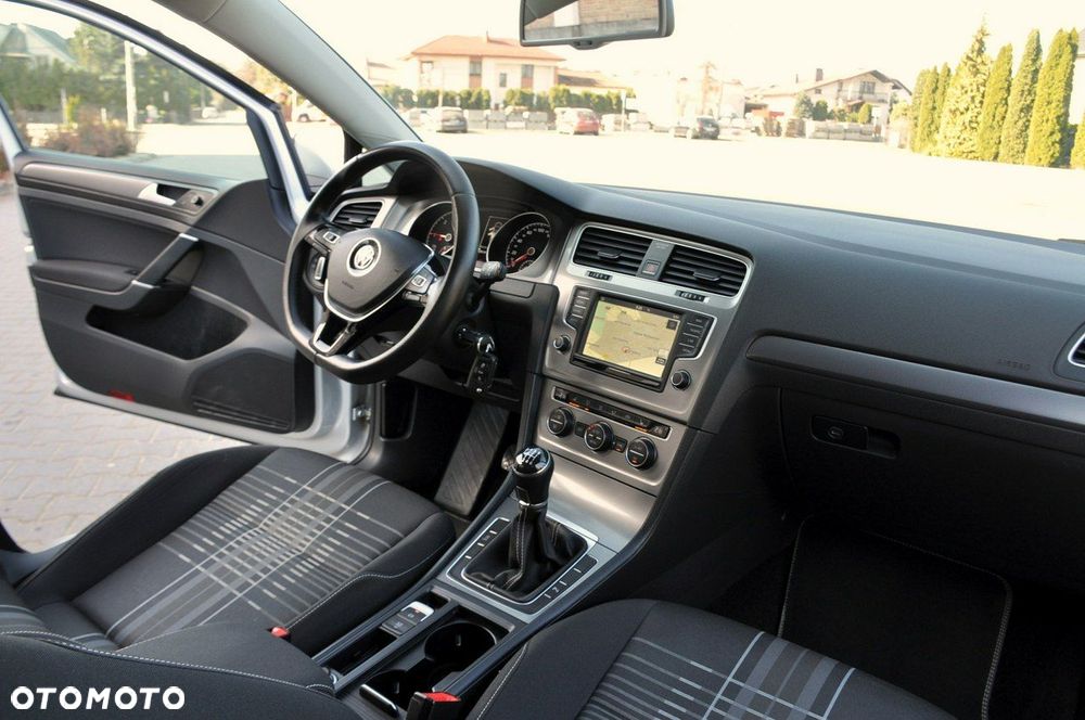 Volkswagen Golf - 25