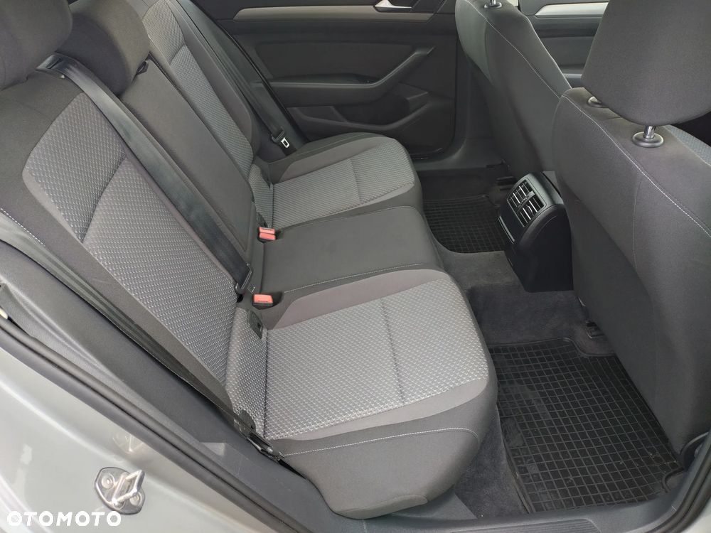 Volkswagen Passat 1.6 TDI BMT City - 6