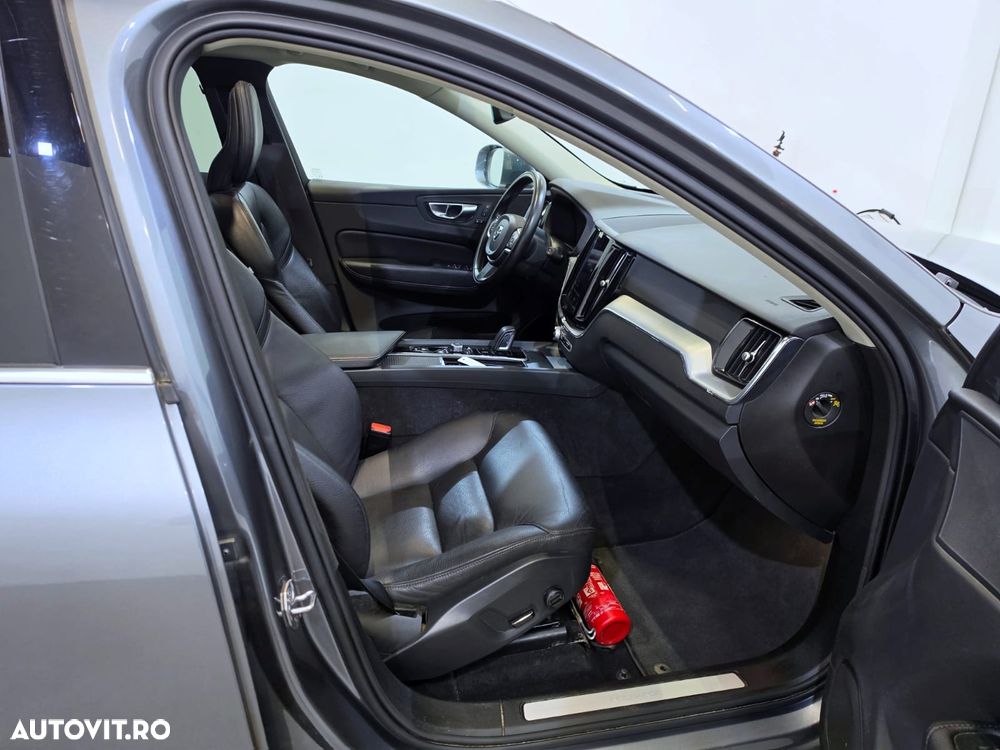Volvo XC 60 T6 AWD Recharge Geartronic Inscription - 9
