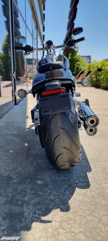Harley-Davidson Softail Breakout - 13