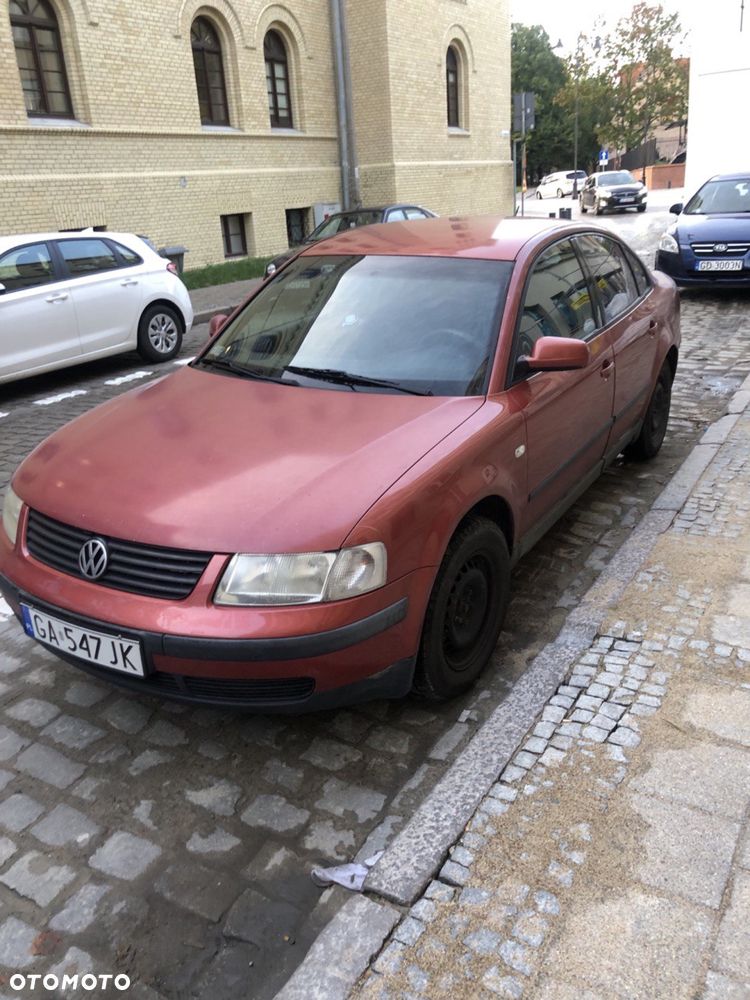 Volkswagen Passat - 1