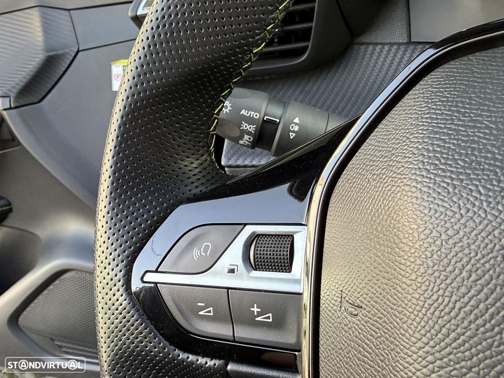 Peugeot e-208 GT - 27