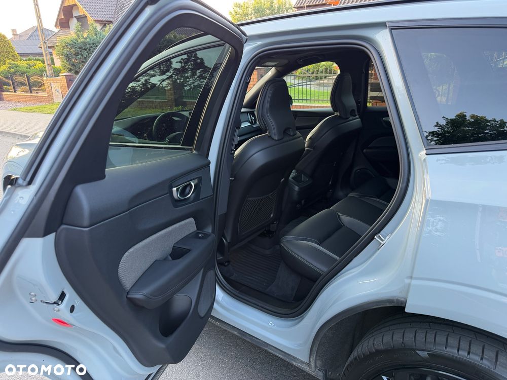 Volvo XC 60 B5 B AWD Plus Black Edition - 19