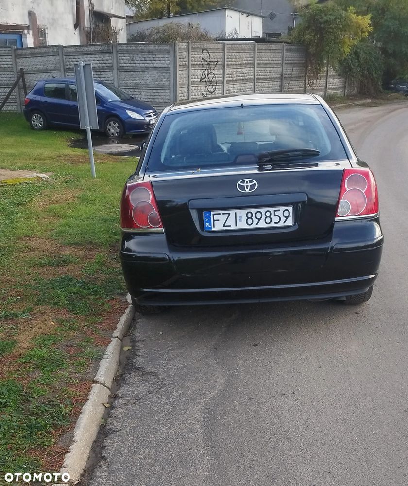 Toyota Avensis - 6