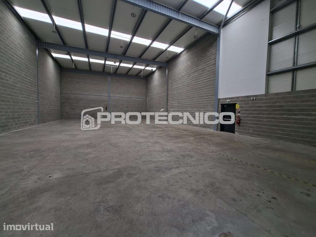 Armazém c/ 400m2 - Z. I. Cacia - Grande imagem: 2/9