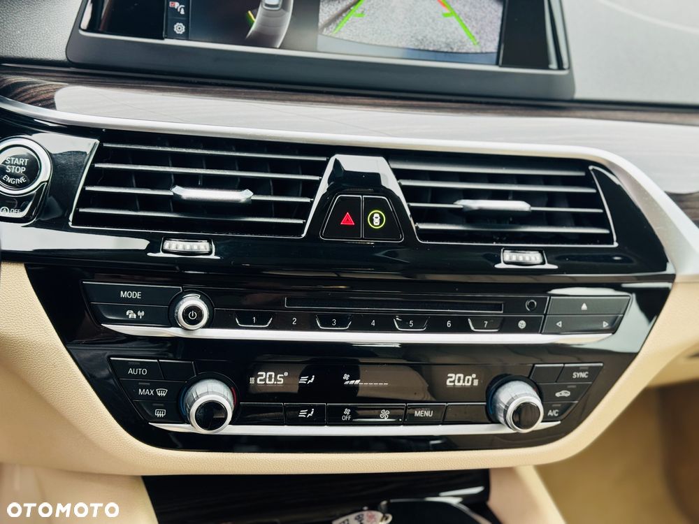 BMW Seria 5 520d Luxury Line sport - 13