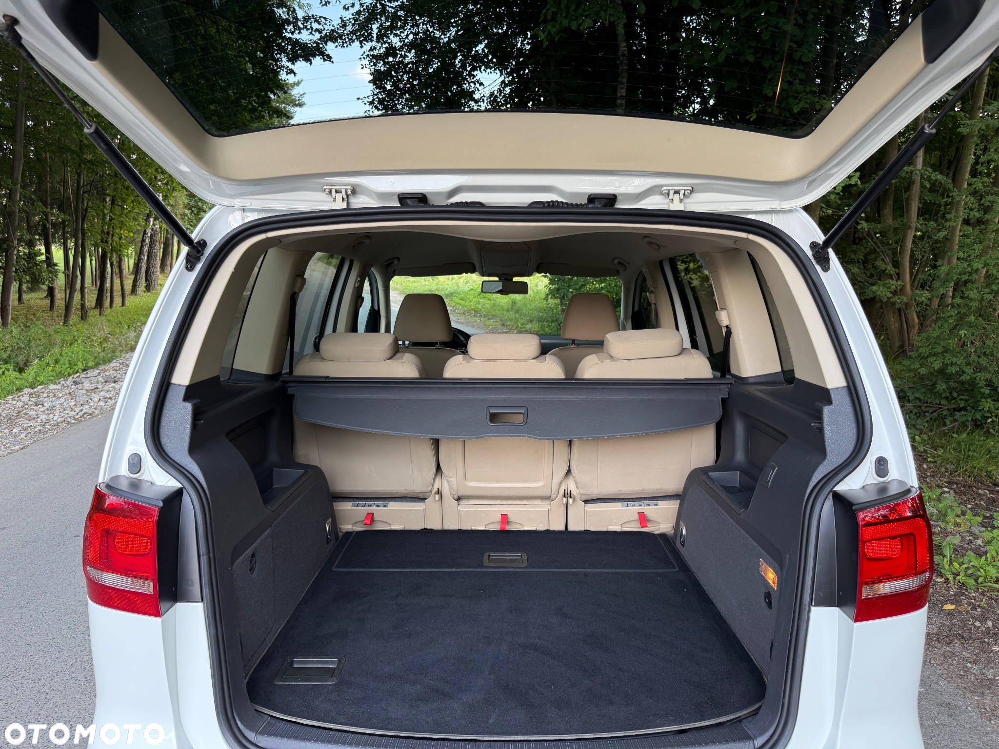 Volkswagen Touran 2.0 TDI DSG Highline - 30