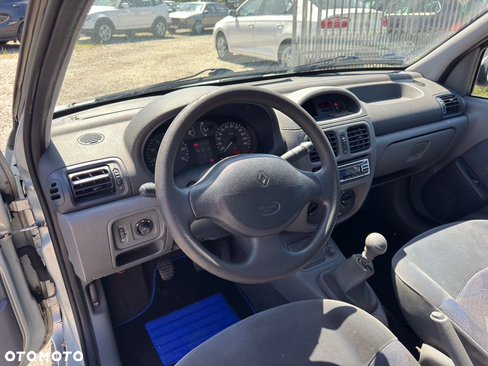 Renault Clio 1.4 16V Privilege - 15