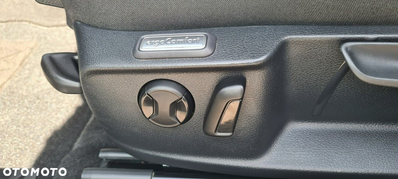 Volkswagen Passat 2.0 TDI Business DSG - 12