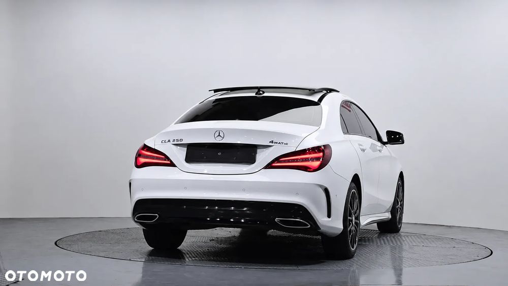 Mercedes-Benz CLA 250 4-Matic AMG Line - 6