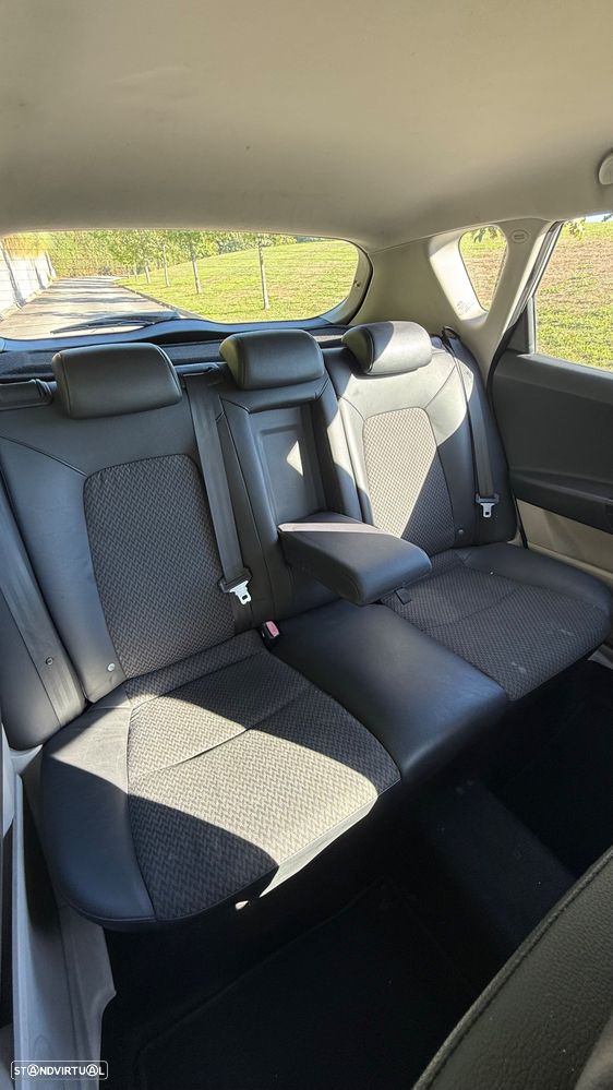 Kia Ceed 1.6 CRDi EX — fotografia 9