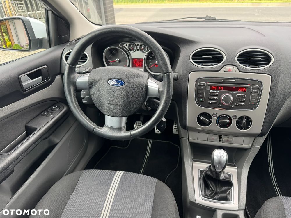 Ford Focus 1.6 16V Style - 16