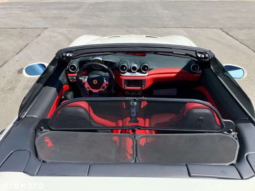 Ferrari California T - 22