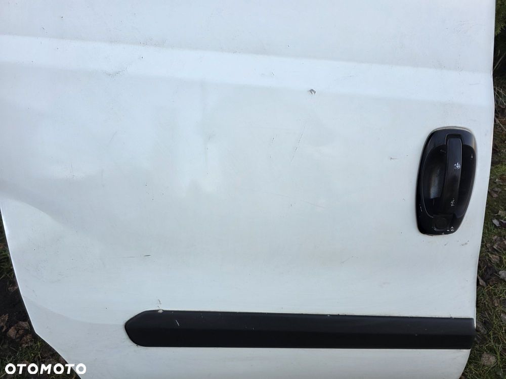 Fiat Doblo 2  II drzwi przesuwane prawe kod kolor 249 rok 10–15 białe - 5