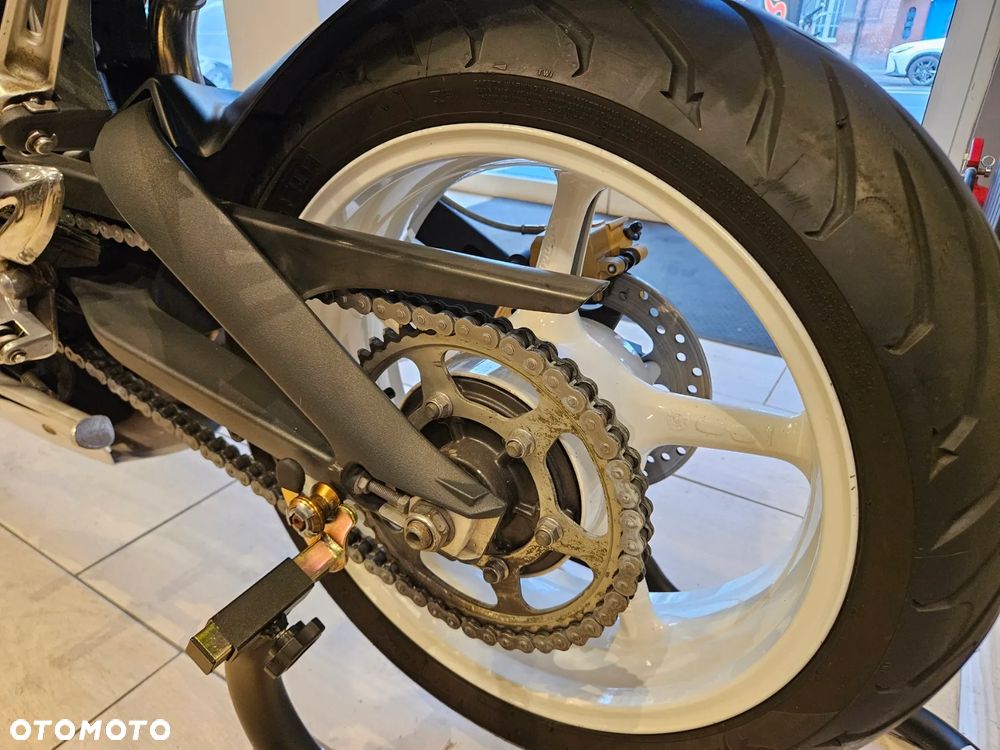 Triumph Street Triple - 18