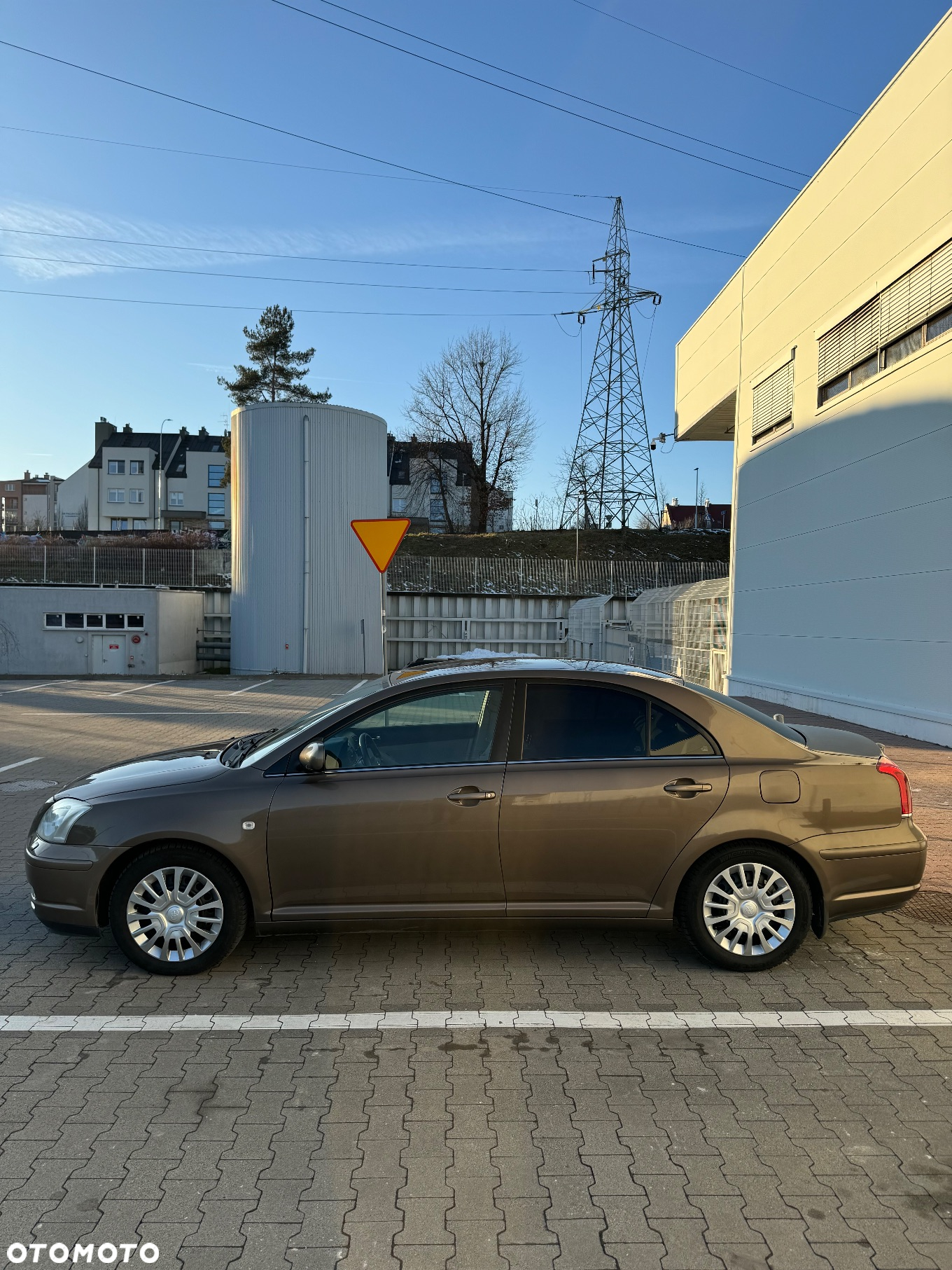 Toyota Avensis 2.0 D-4D High - 14
