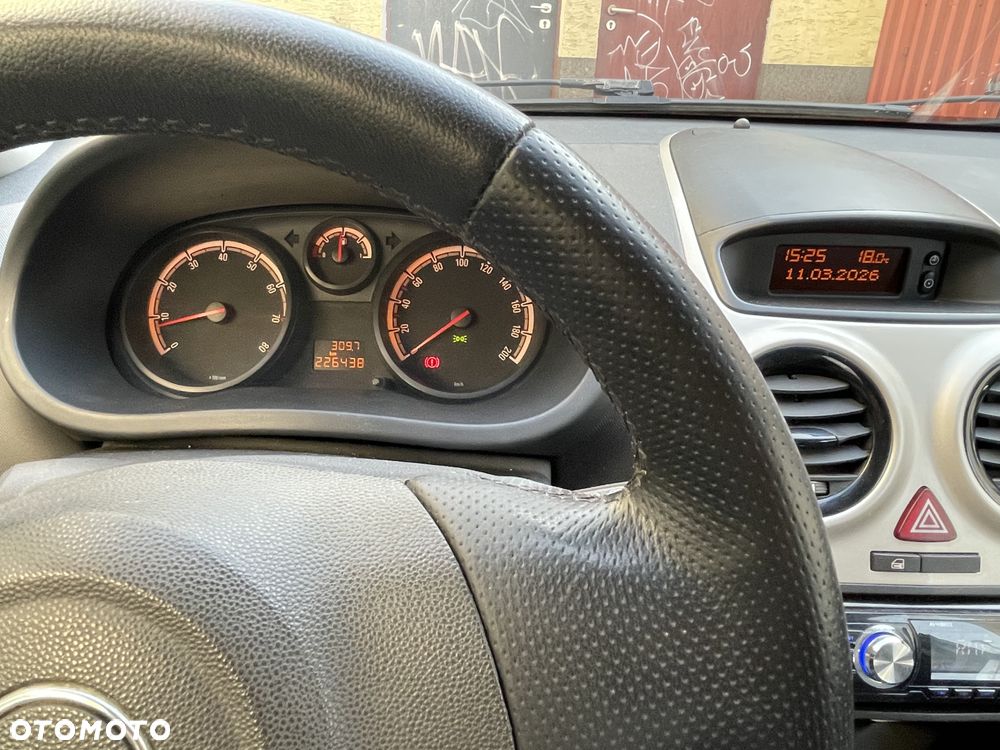 Opel Corsa 1.2 16V Essentia - 6