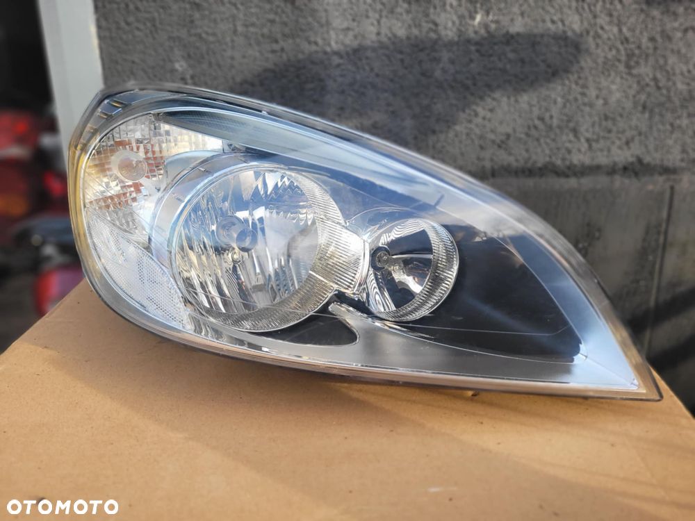 Lampa prawa VOLVO S60 V60 2 10-13R - 2
