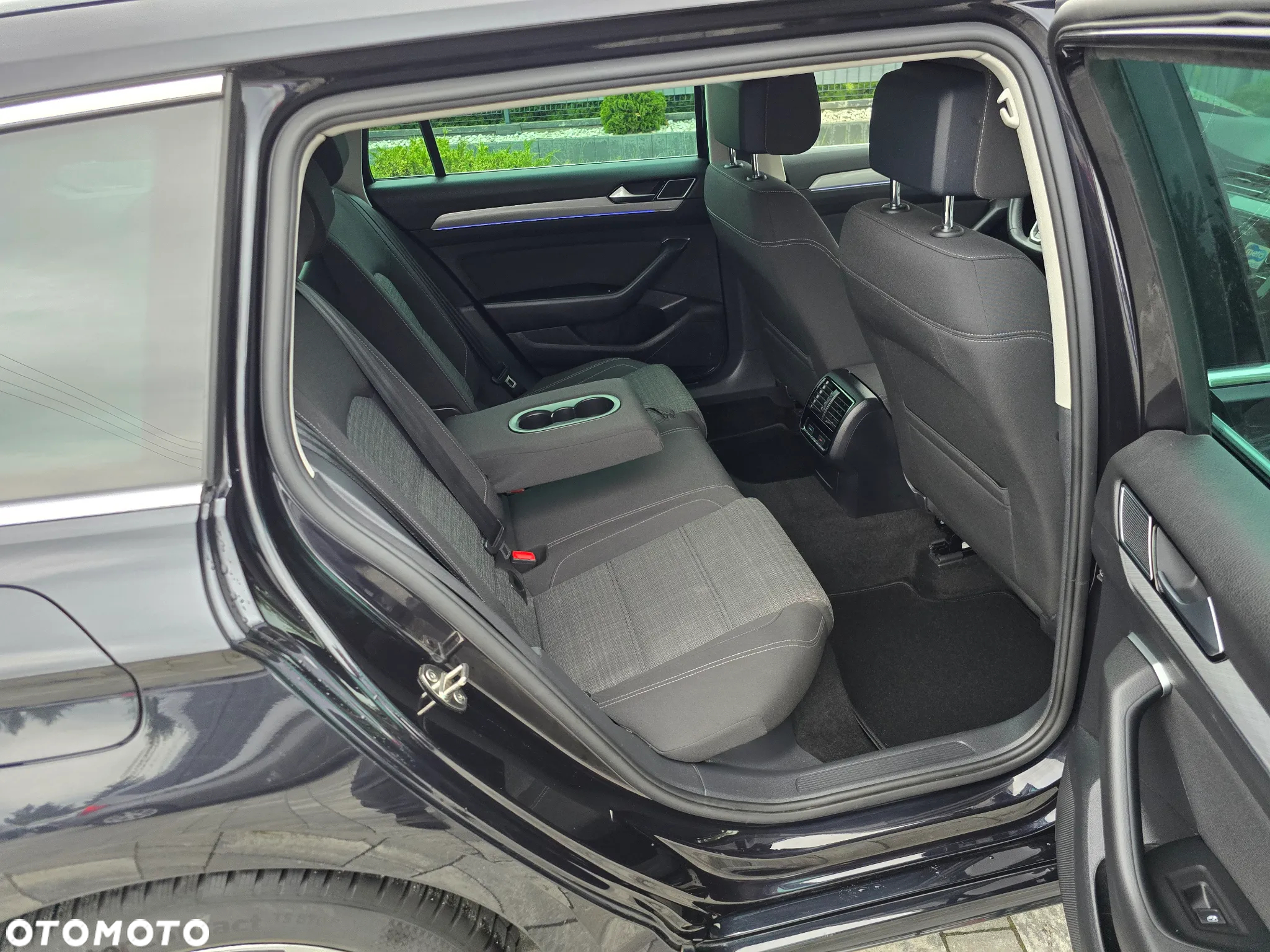 Volkswagen Passat Variant 2.0 TDI SCR DSG R-Line - 14