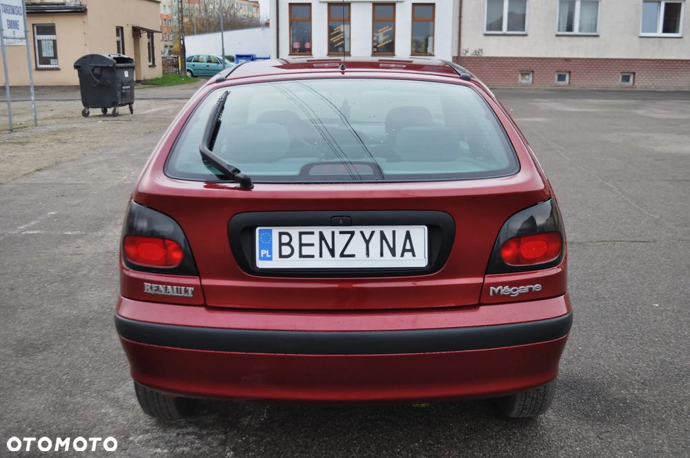 Renault Megane 1.6 RN - 8