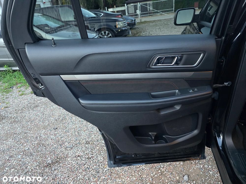 Ford Explorer - 34