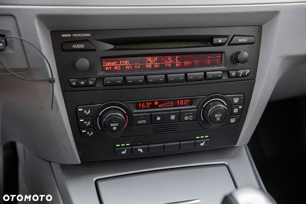 BMW Seria 3 325i - 25