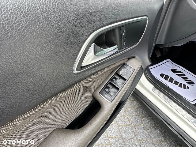 Mercedes-Benz GLA 200 - 10
