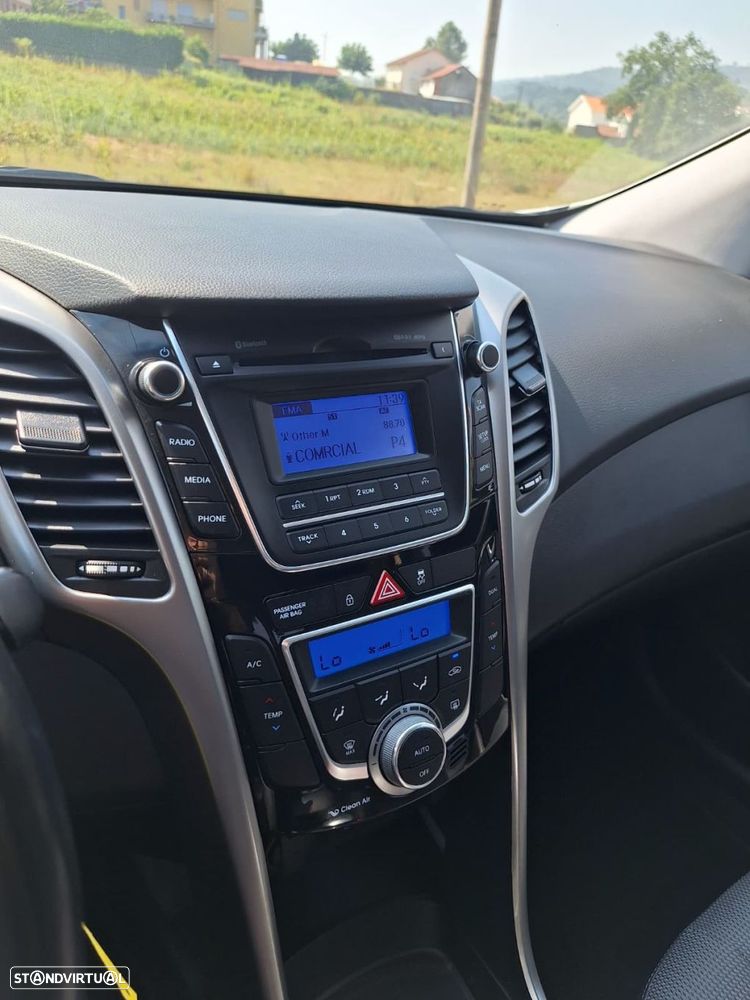 Hyundai i30 SW 1.6 CRDi Style J17 - 11