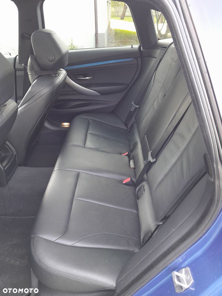 BMW Seria 3 325d Sport-Aut Sport Line - 12