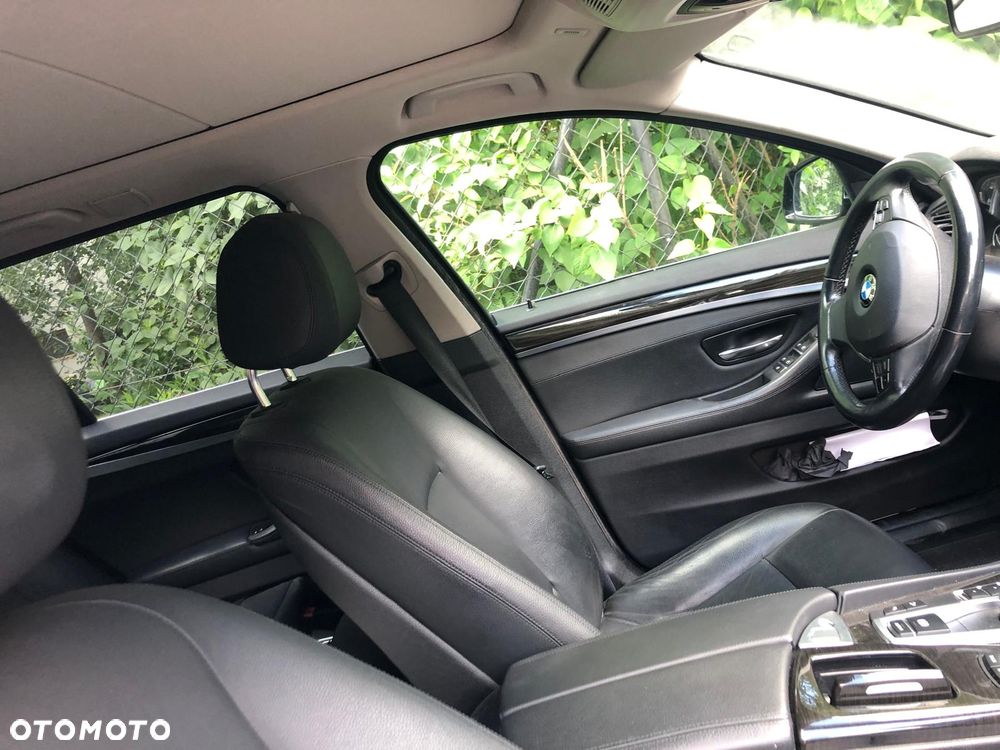 BMW Seria 5 520d xDrive - 13